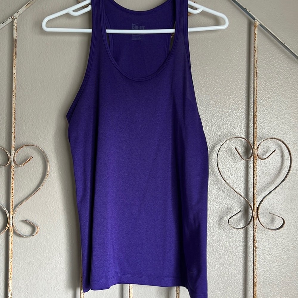 NIKE DRI- FIT. TANK TOP. SIZE M. PURPLE